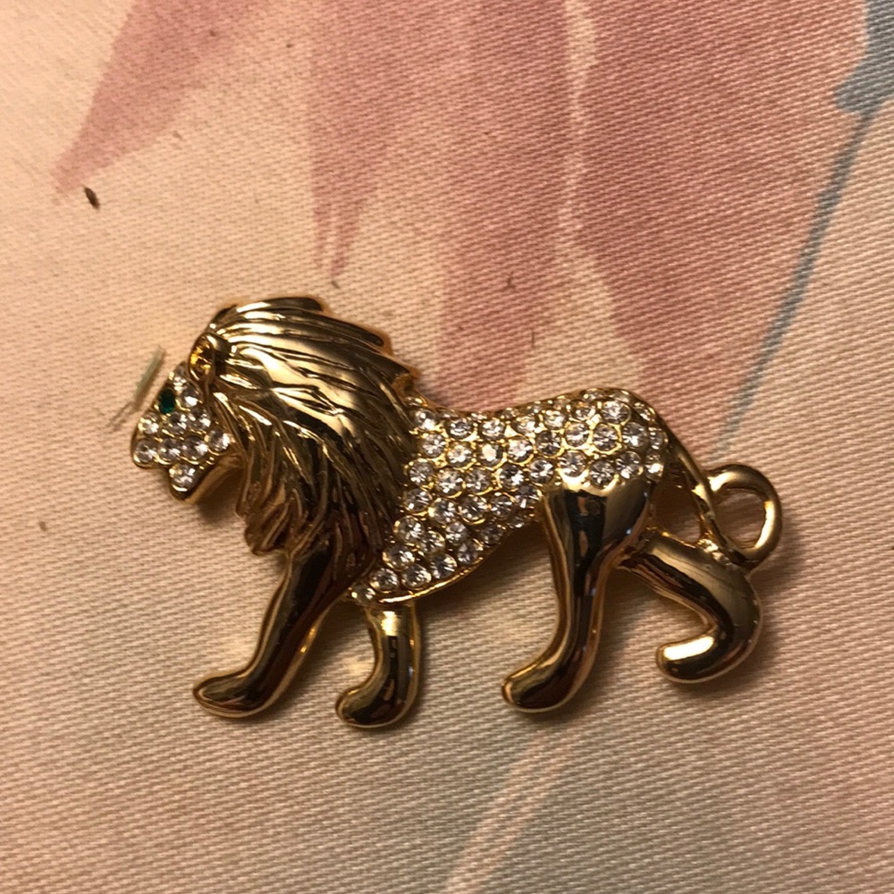 Lion Good Plated Rhinestone Brooch.